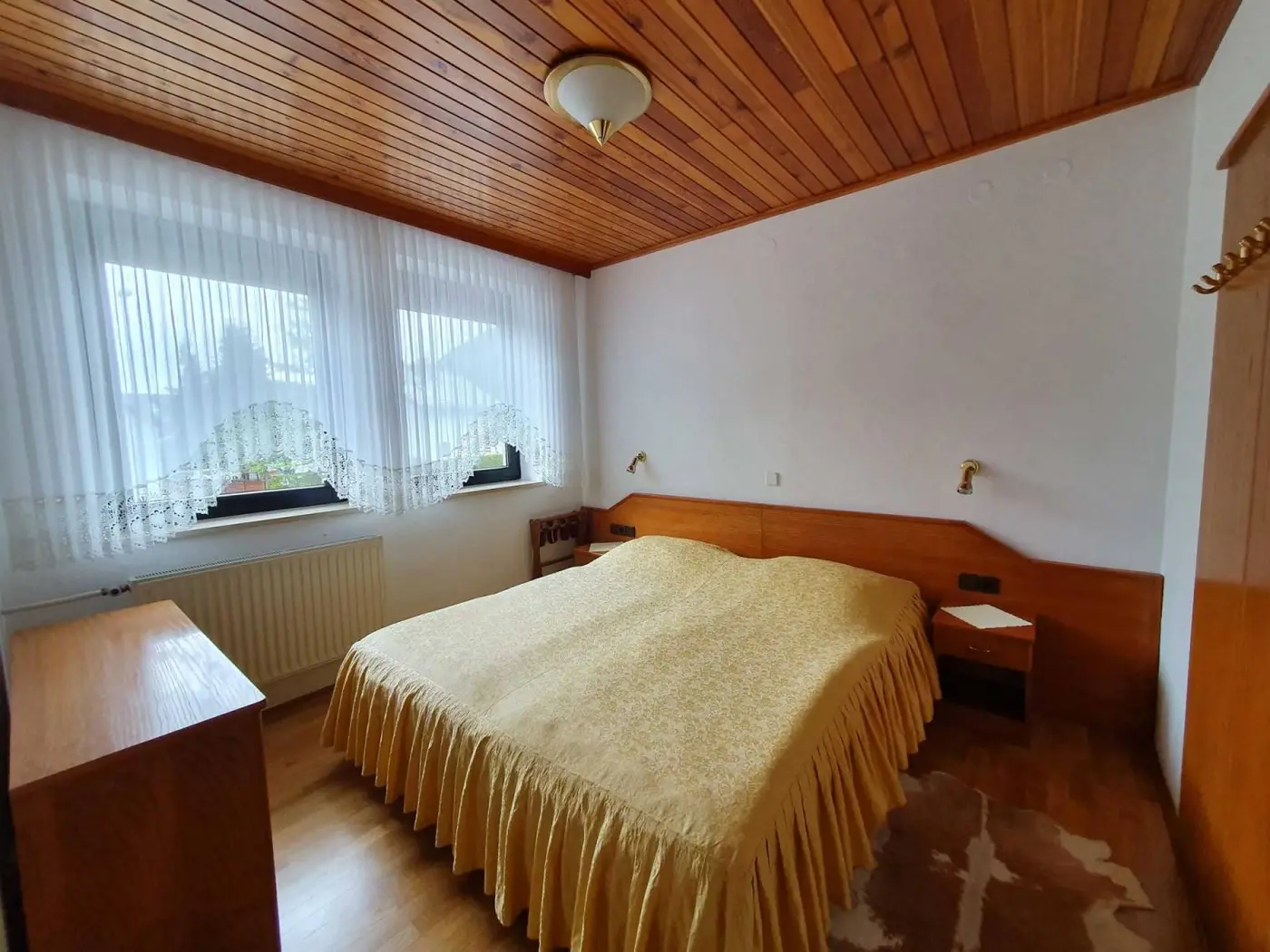 Ločena spalnica v večji sobi