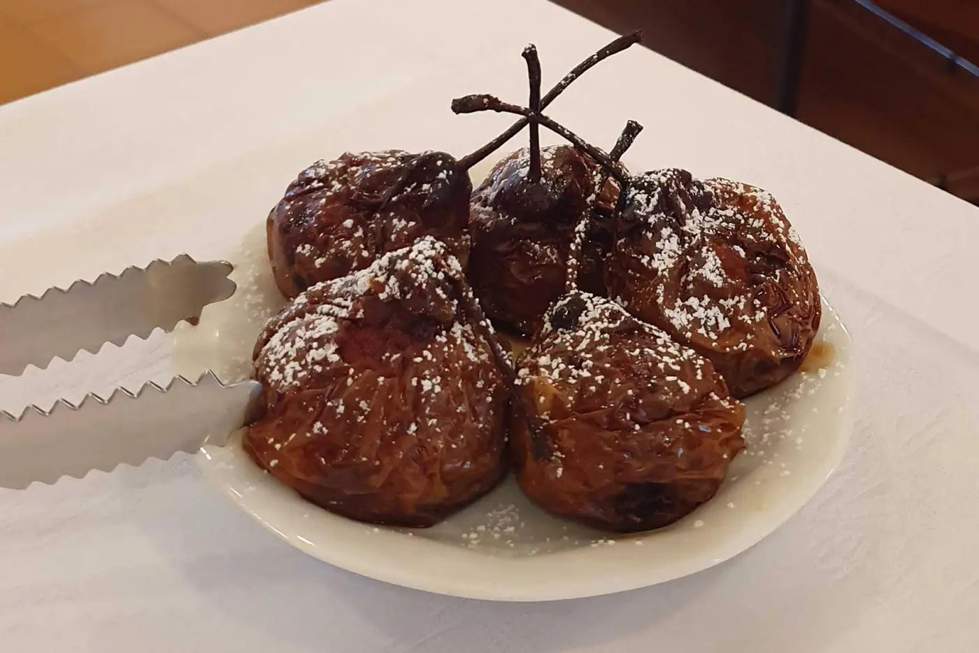 Pečene hruške z domačega vrta