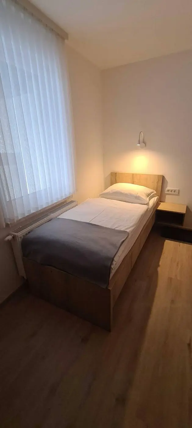 Enoposteljna soba